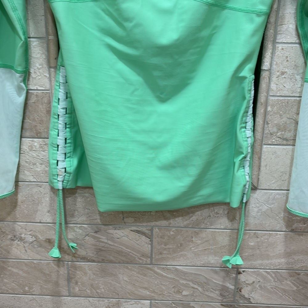 Lululemon Long Sleeve Sun Shirt Size 8 - Picture 3 of 8